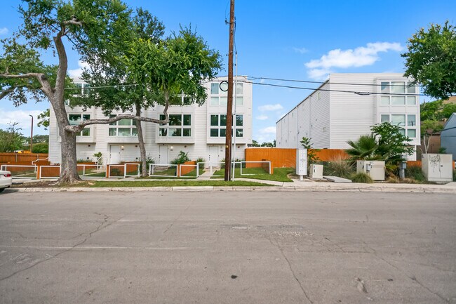 Foto del edificio - 143 Catalpa Ave