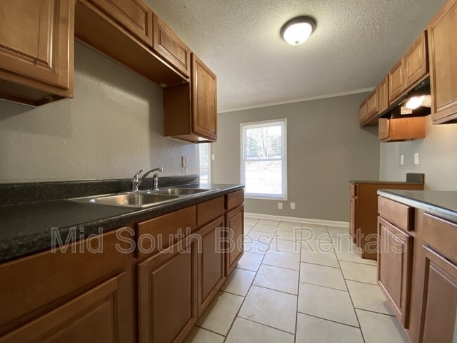 Building Photo - 4039 Cliffdale St