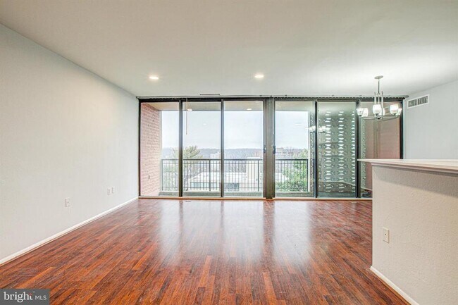 Building Photo - 16 S Van Dorn St