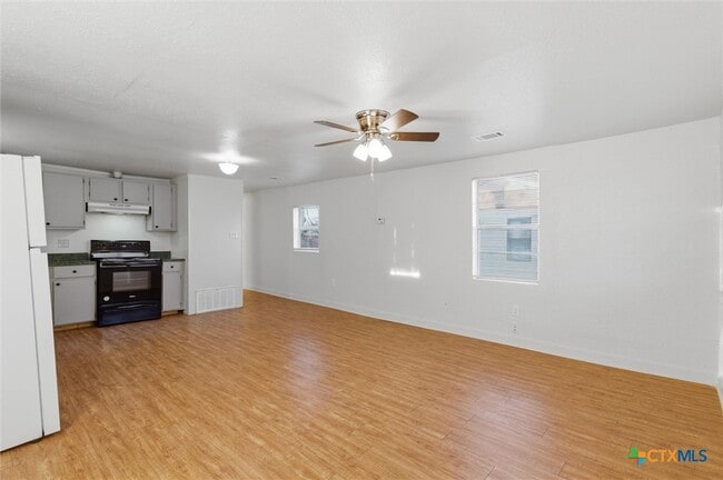 Building Photo - 212 Salinas Rd