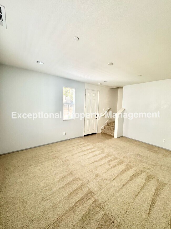 Foto del edificio - Great 3 bed 3 bath home