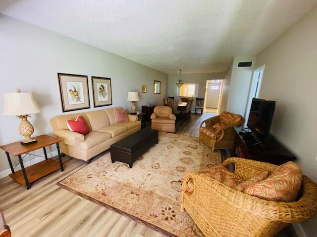 Foto del edificio - 2860 SW 22nd Ave