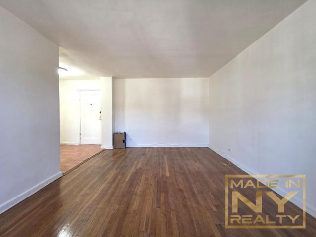 Foto del edificio - 1 bedroom in Briarwood NY 11435