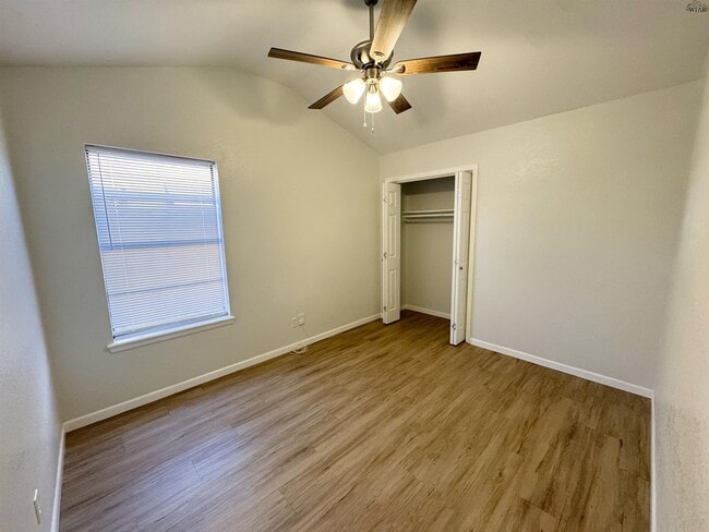 Building Photo - 4505 Mistletoe Dr