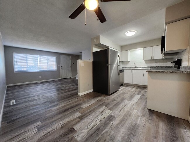 Foto del edificio - 1628 S Cascade Ave