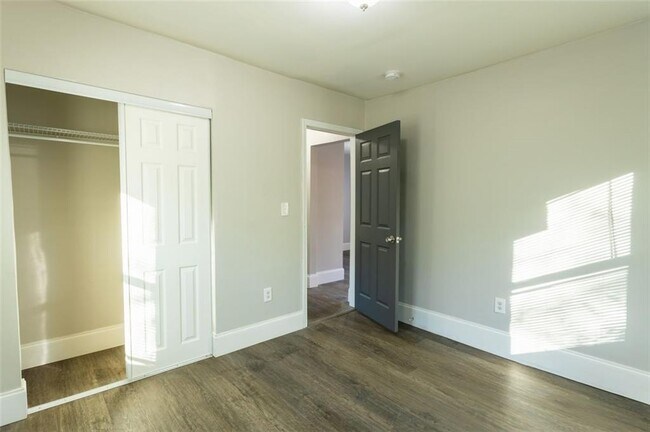 Foto del edificio - 4649 Burks Rd