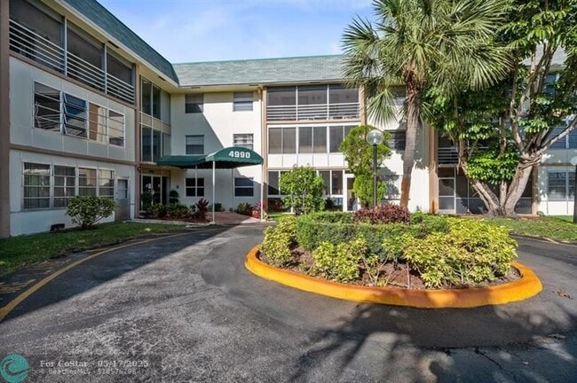 Building Photo - 4990 E Sabal Palm Blvd