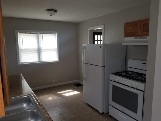 Building Photo - 2530 Lexington Ave