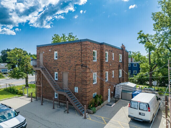 Photo du bâtiment - 708 Brant St