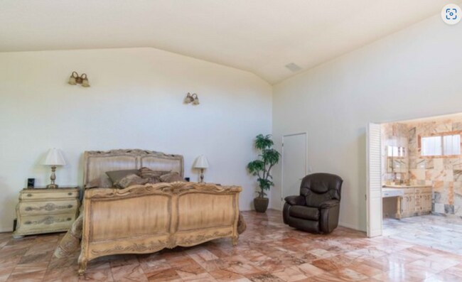 Building Photo - 5667 Heatherdale Dr