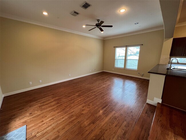 Foto del edificio - 1138 W 26th St