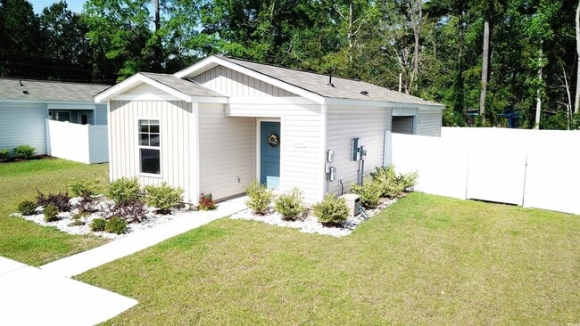 Building Photo - 486 Samara Drive