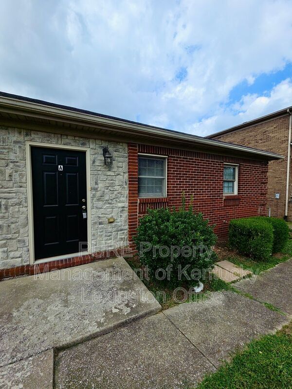 Foto del edificio - 1322 Lancaster Rd