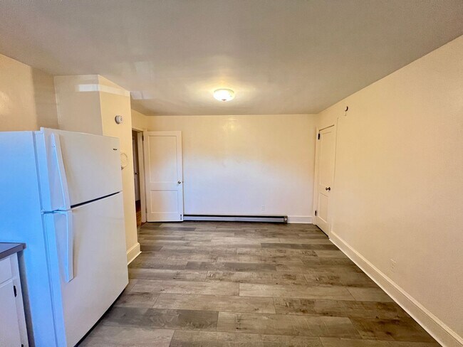 Foto del edificio - 308 Fifth Street-Triplex