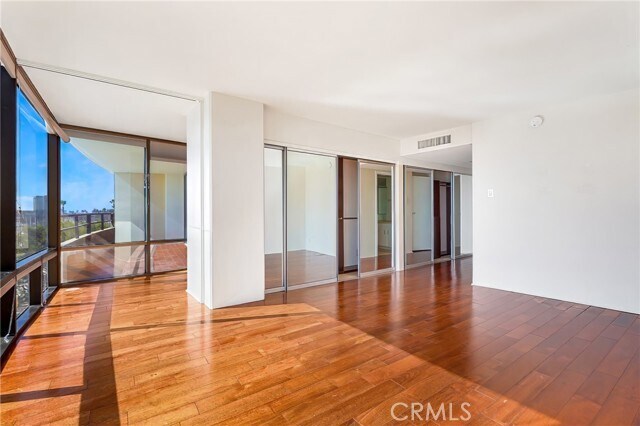 Foto del edificio - 4335 Marina City Dr