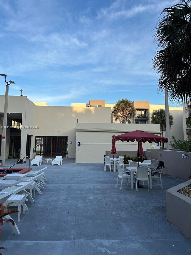 Foto del edificio - 8004 SW 149th Ave