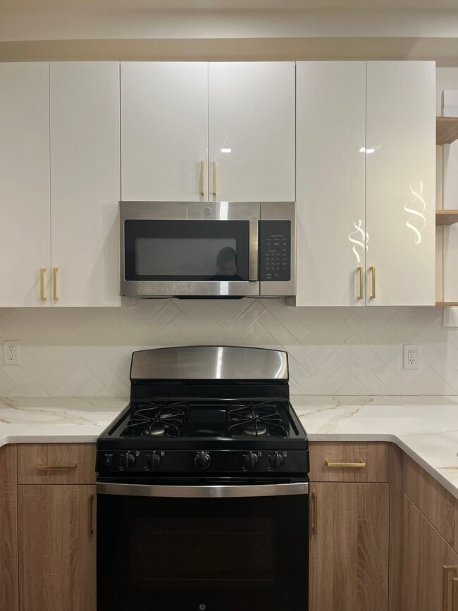 Building Photo - 232 Van Horne St