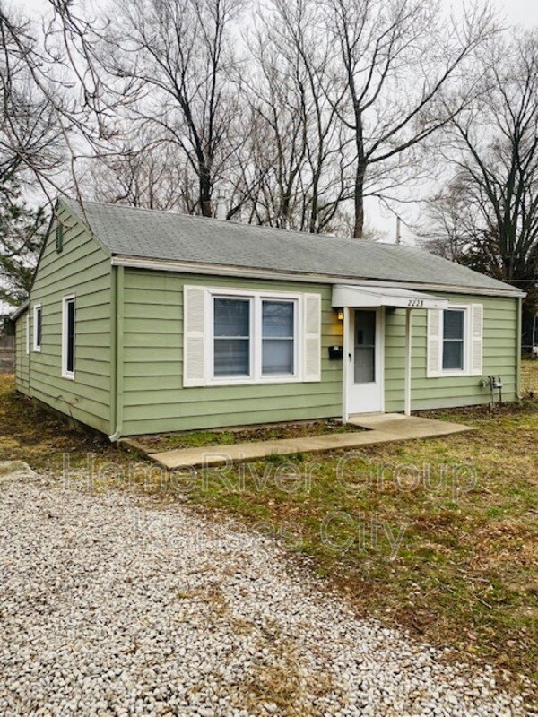 Building Photo - 2223 S Hall Rd
