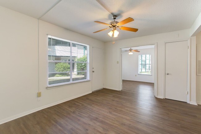 Foto del edificio - 2110 Springbrook Ln