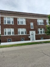 Building Photo - 1415 W 66th St