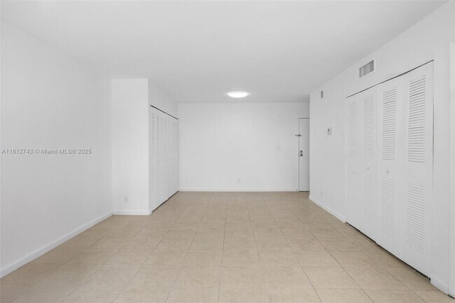 Foto del edificio - 4222 Inverrary Blvd