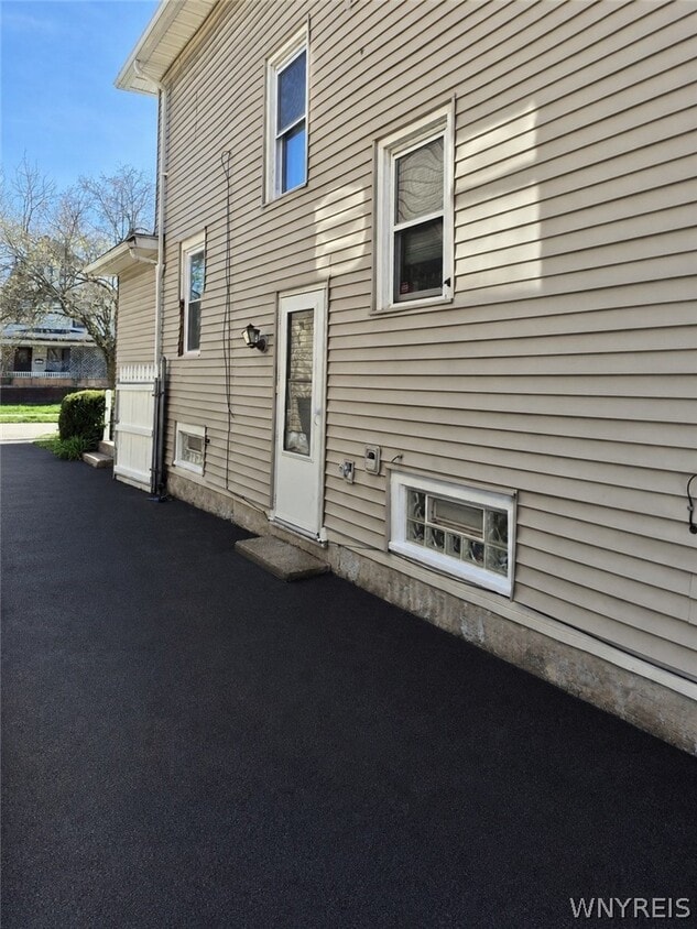 Building Photo - 51 W Northrup Pl