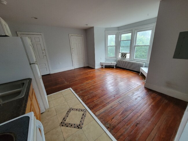 Building Photo - 4517 Chester Ave
