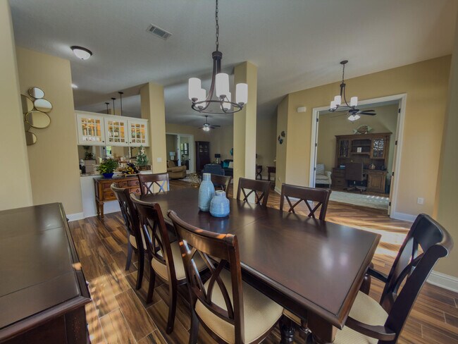 Foto del edificio - 2512 Cove Rd