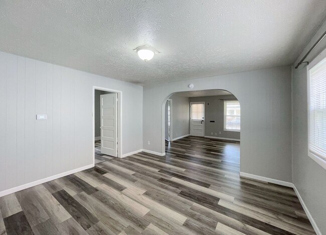 Foto del edificio - Spacious 3 bedroom home