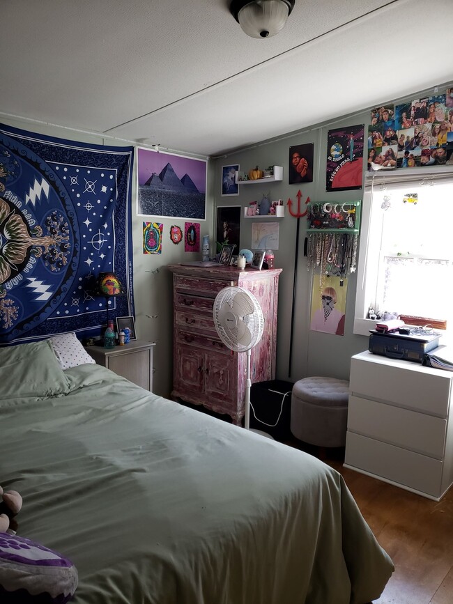 Building Photo - 3737 Junaluska Rd