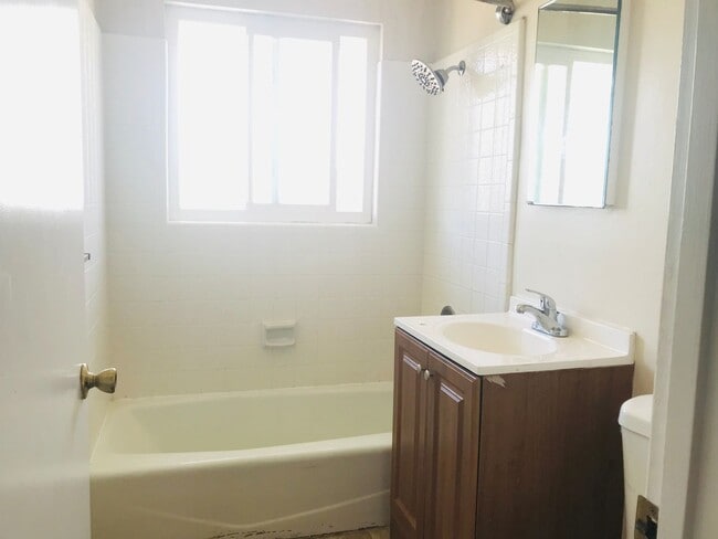 Building Photo - 1273-1279 Parkington