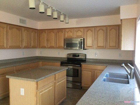 Building Photo - 2036 W Quick Draw Way