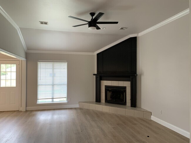 Foto del edificio - 401 Whitehouse Ln