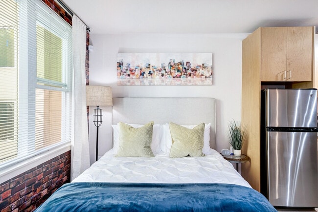 Building Photo - 2820 17th Ave S