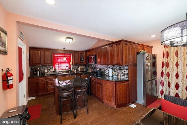 Building Photo - 1045 Quinton Ave