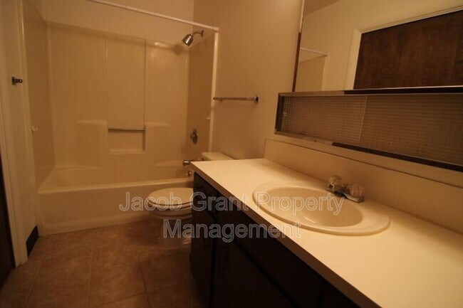 Building Photo - 760 Whittier St