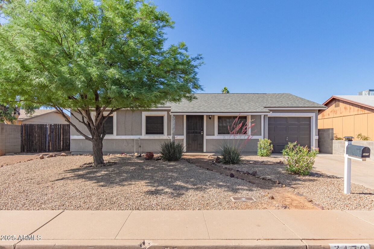 Foto principal - 3470 E Hearn Rd