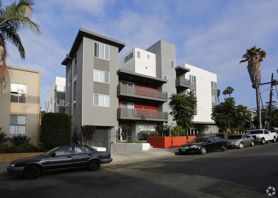 Primary Photo - 1555 Gordon St