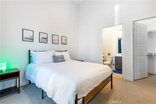 Foto del edificio - 279 W 8th St