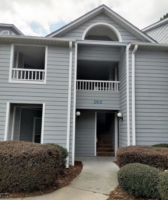 Primary Photo - 100 Breezewood Dr