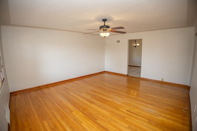 Building Photo - 1706 Stadium Blvd