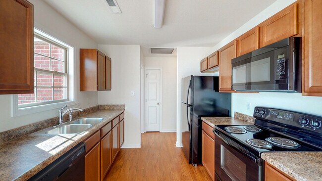 Foto del edificio - 430 Tittsworth Springs Rd