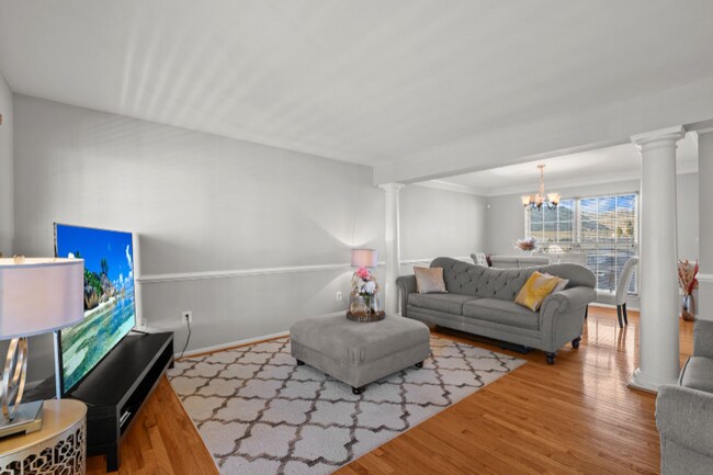 Foto del edificio - 13810 Mapledale Ave