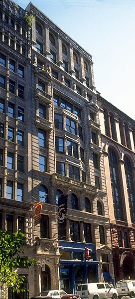 Foto del edificio - 704-706 Broadway