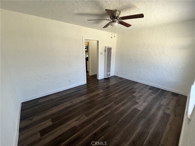 Foto del edificio - 1702 W 60th St