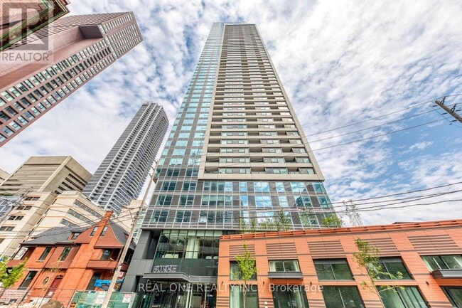 Building Photo - 609 Sherbourne St