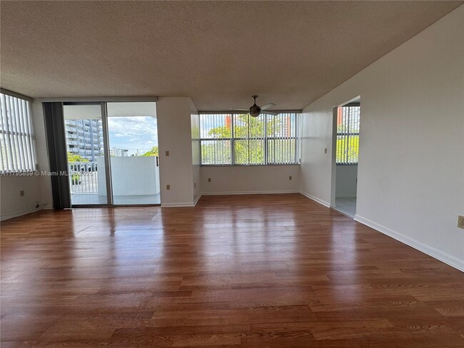 Building Photo - 1300 NE Miami Gardens Dr