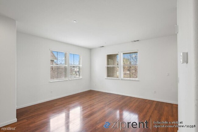 Foto del edificio - 2 br, 2.5 bath Townhome - 1109 Rock Avenue...