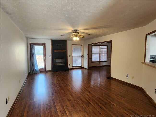 Foto del edificio - 909 Flintwood Rd