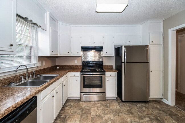 Foto del edificio - 3711 Fox Trail Cir NW